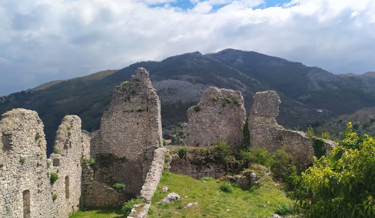 Castello di Roccaguglielma, Italy